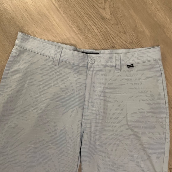 Travis Mathew 9” Floral Golf Shorts - Picture 2 of 7